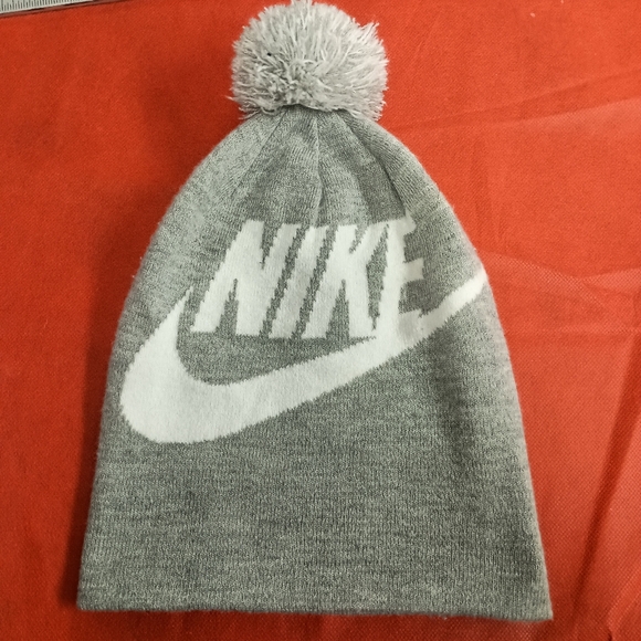 Nike Gray and White Men's Hat - Picture 1 of 13